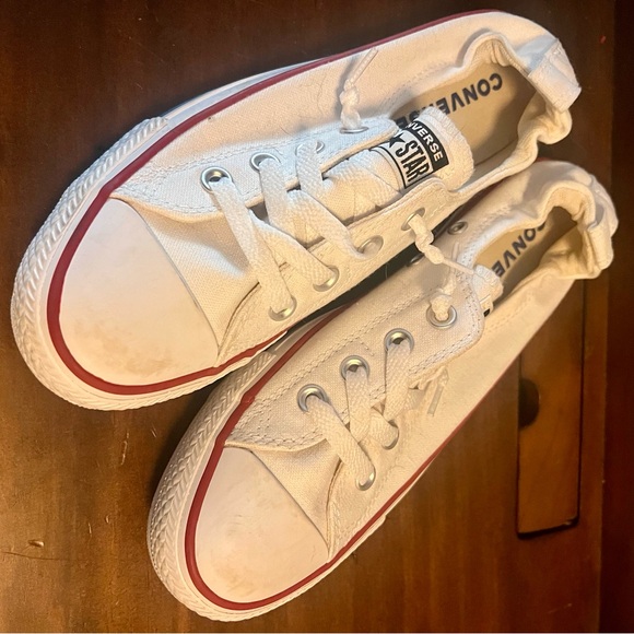 White converse. These are bright white not off white. Only worn a few times. - Picture 1 of 1